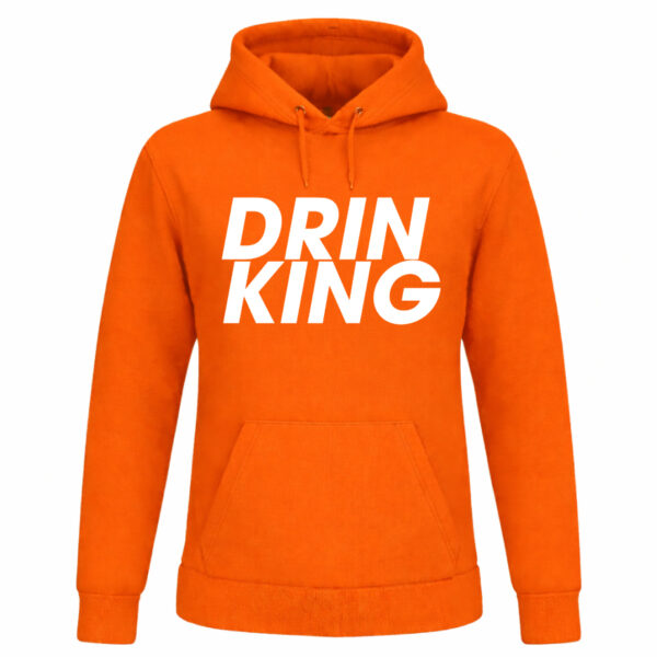 Oranje hoodie met tekst “Drinking” – grappige Koningsdag hoodie